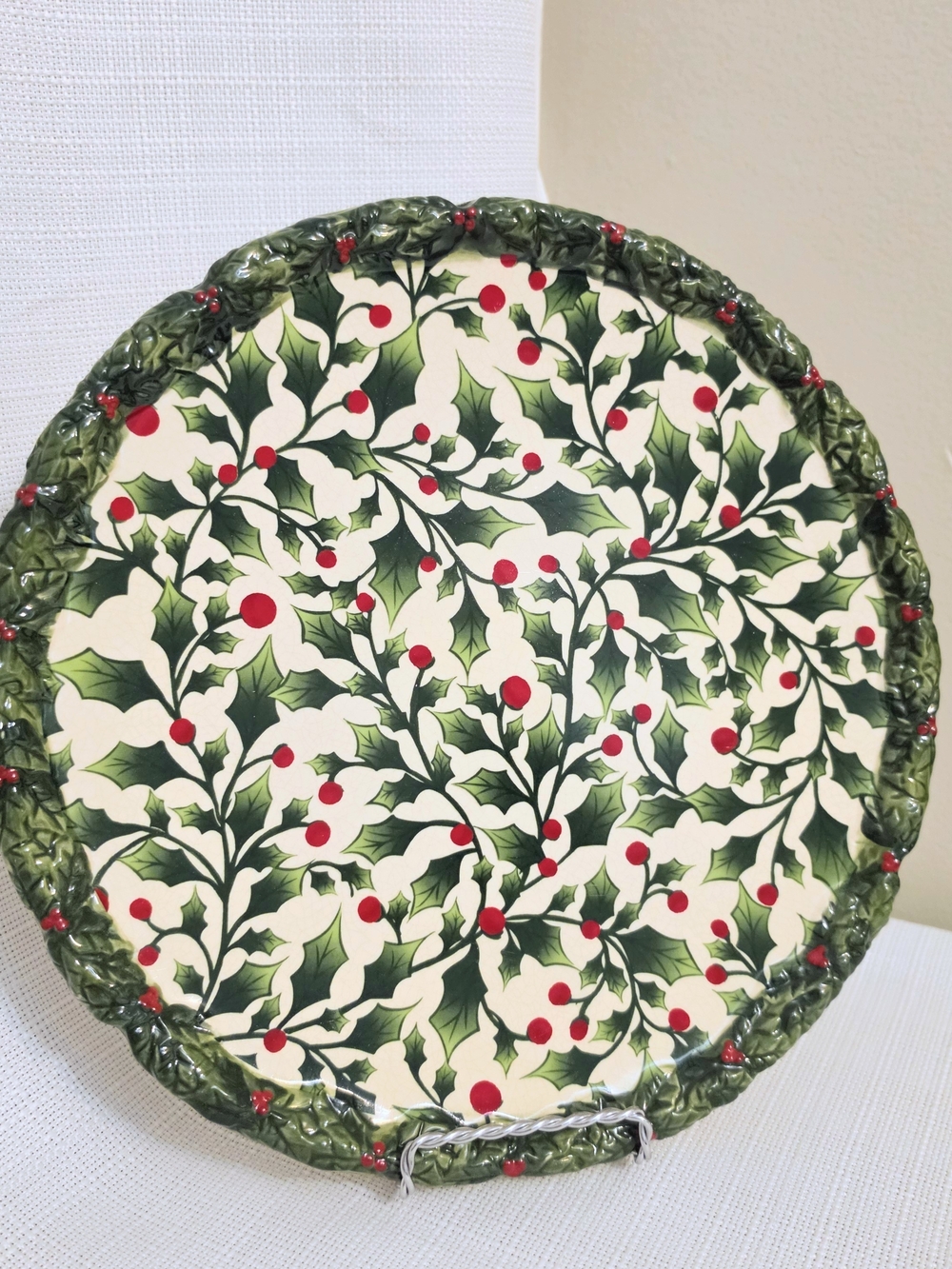 Pacific Rim English Holly Berries Dinner Plate Christmas Wall Dish Green Holiday